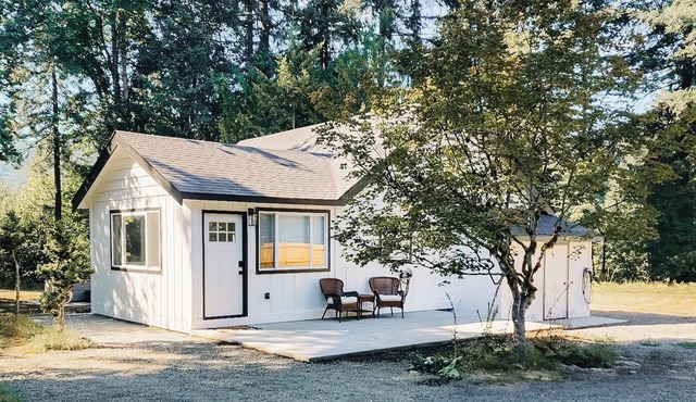 The Brightwood Hilton house, hot tub, 3 bedrooms. Sleeps 6