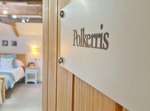 The Britannia Inn & Waves Restaurant