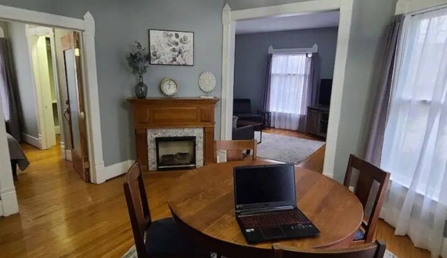 The Briton - Historic 1890 Victorian, First Floor