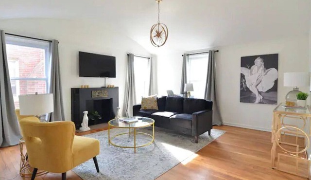 The Broadway Hot Tub Patio King Bed Fast WiFi Near OSU, Victorian Village