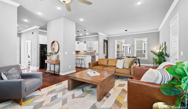 The Broadway SLEEPS 10 Near Pleasant Grove