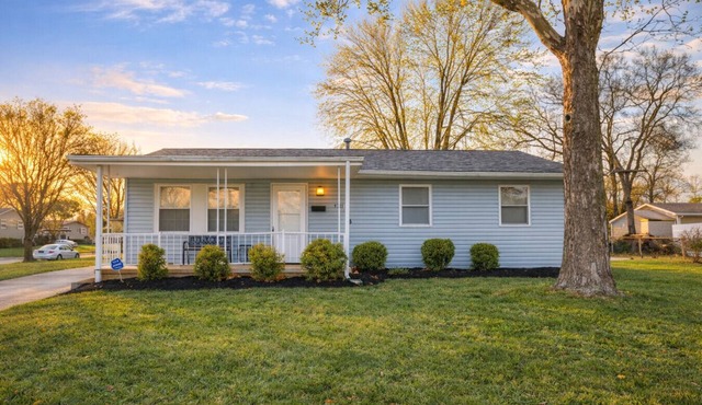 The Brocton: 4 miles from airport