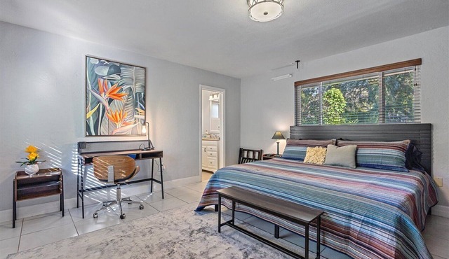 The Bromeliads - Cozy Cottage close to everything w/grill on patio