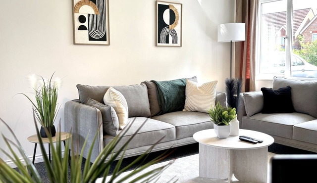 The Bromwich Townhouse | Parking | WiFi | 3 bed