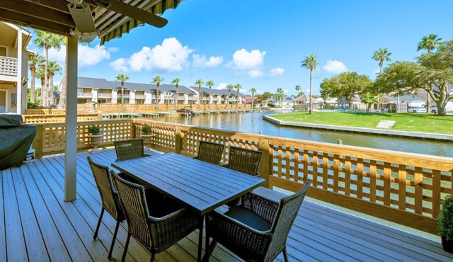 The BS Lake House | Pet Friendly, Overlooks Canal!