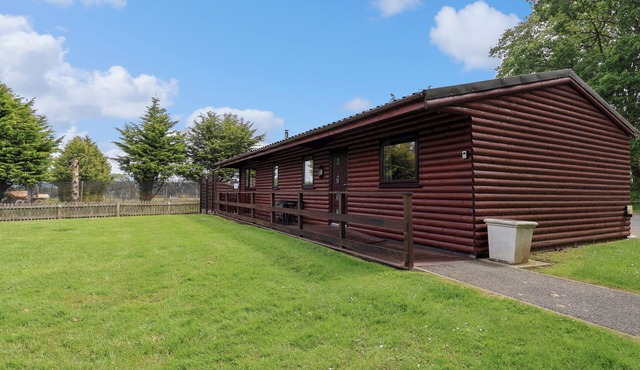 THE BUCK, pet friendly, with hot tub in St Asaph