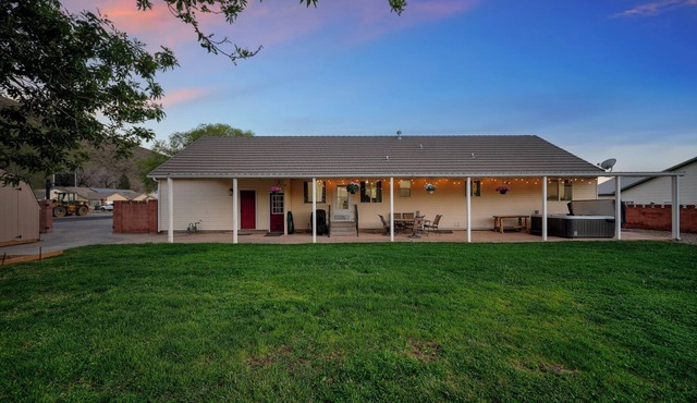 The Bucket List house in charming Toquerville, minutes from Zion and state parks