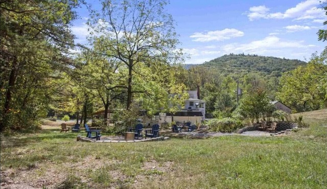 The Buckhorn Project - Historic Inn Private Queen