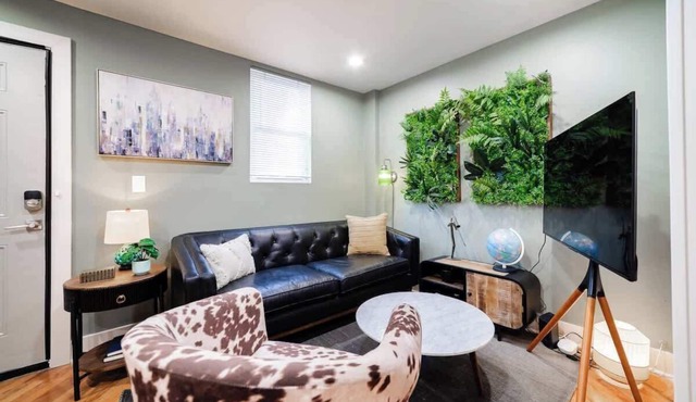 The Bucktown Nook | By Transit w/Free Parking