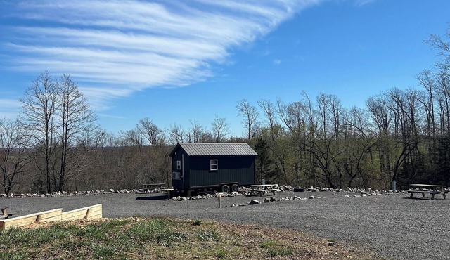 The Buffalo River Starry Night Tiny House Retreat with Hot Tub