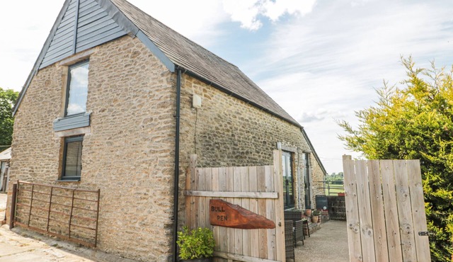 THE BULL PEN, family friendly, with a garden in Yeovil, Somerset