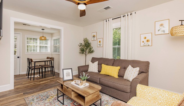 The Bumblebee Bungalow – Sweet Stay Near It All