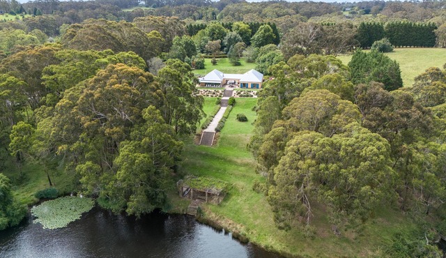 The Bundanoon Lakehouse - Amazing home with private lake