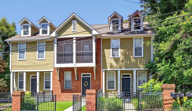 The Bungalow - A Cozy Midtown Townhouse
