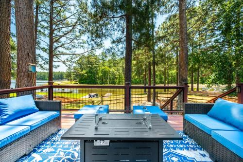 The Bungalow at Pebble Beach Canal Views with Hot Tub