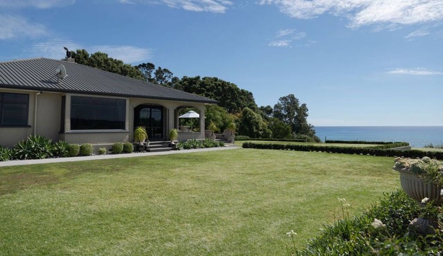 THE BUNGALOW - COASTAL RETREAT