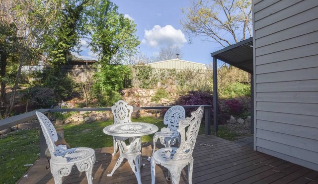 The Bungalow - Great Central Location