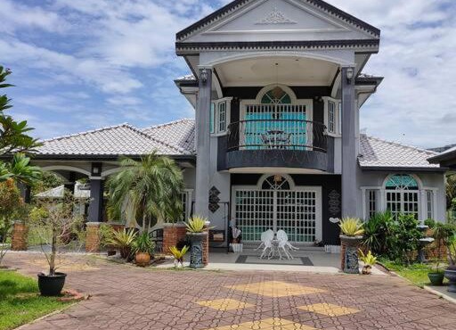 The Bungalow Homestay By Cheta