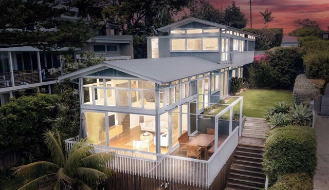 'The Bungan' - Absolute Beachfront, Direct Beach Access to Bungan Beach, Newport