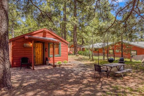 The Bunk House Historic Cabin Firepit Pet-Friendly Near Grand Canyon