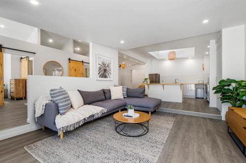 The Bunker- 24 Straight Street HAT HEAD