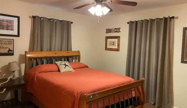 The Bunkhouse- 2 bedroom guest suite
