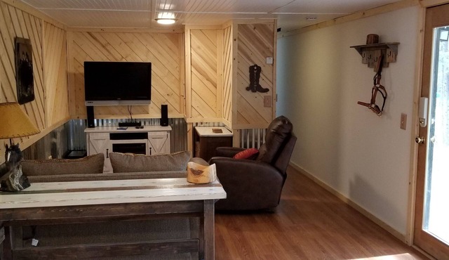 The Bunkhouse in the Pines, the Cozy Western Cabin in the Forest