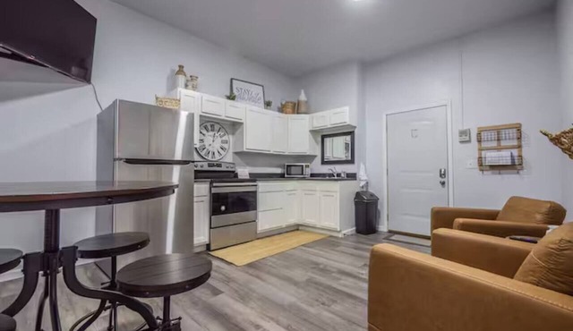 The Bunkhouse on the Square, Pet Friendly!