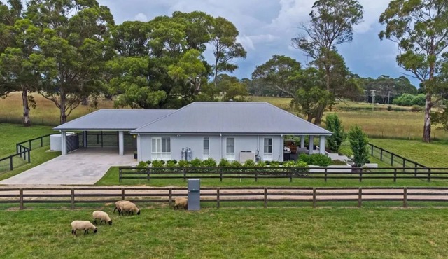 The Bunkhouse - quality, contemporary home