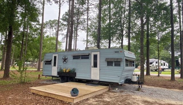 The "Bunkhouse" (western-themed glamper) sleeps 2 to 4 avg size people. There's even a bar with real western saddles for barstools! All new electric appliances, so super-easy to "glamp" in a beautiful, treed area of the park. Access to the park's am