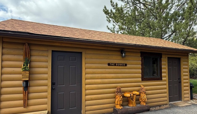 “The Bunkie” sleeps 6 in Ririe, has AC