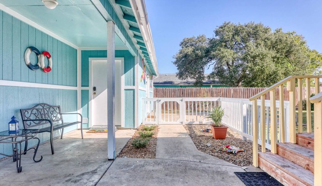 The Buoys! 2 cottages, yard games & firepit in a great location!