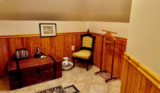 The Burnt Toast Inn- Attic Suite