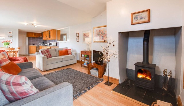 The Burrow - One Bedroom House, Sleeps 4