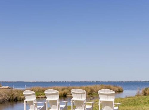 The Burrus House Inn Waterfront Suites