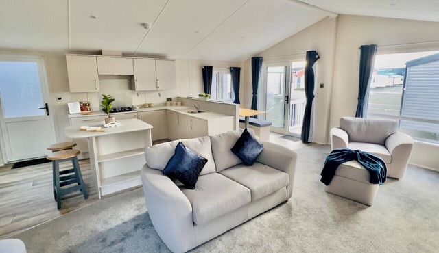 The Buttercup Lodge - Countryside View