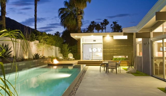 The Butterfly 4 Bedroom Home, Ideal Downtown Historic Tennis Club location