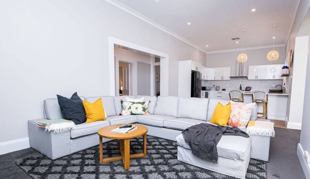 The Byng House - Grand & Central, Entertain 12 ppl