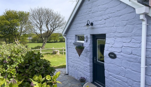 THE BYRE @ CANLLEFAES, pet friendly, with pool in Cardigan