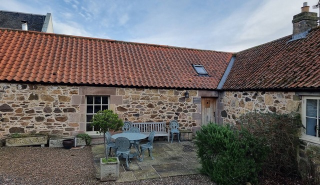 The Byre Cottage, perfect peace, yet 25 mins by train to Edinburgh, beach 9 mins