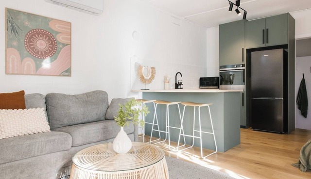 The Byron - Luxury Seaside Kingston Park Studio