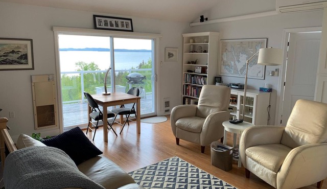 The Carriage House - Tranquility With A View!