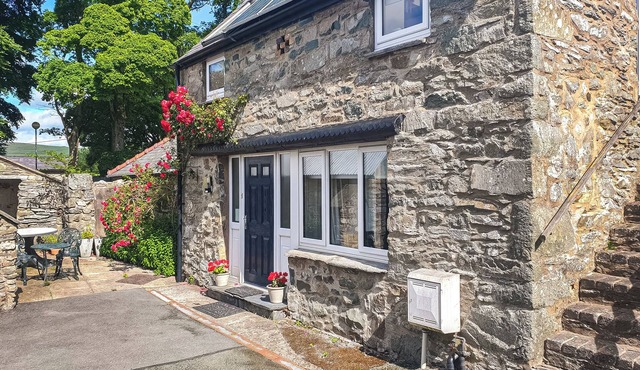 The Coach House - HW7782