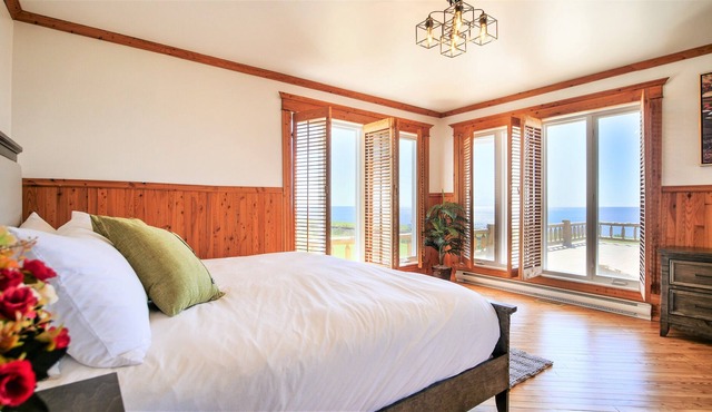 The Simeon ★ Upscale Interior on the Chaleur Bay