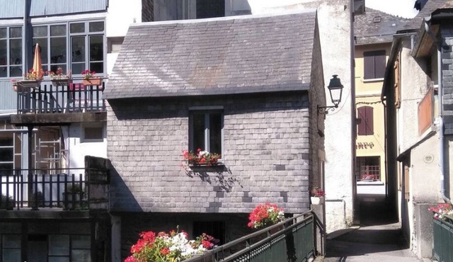 The "Cabaneste" in the center of Arreau