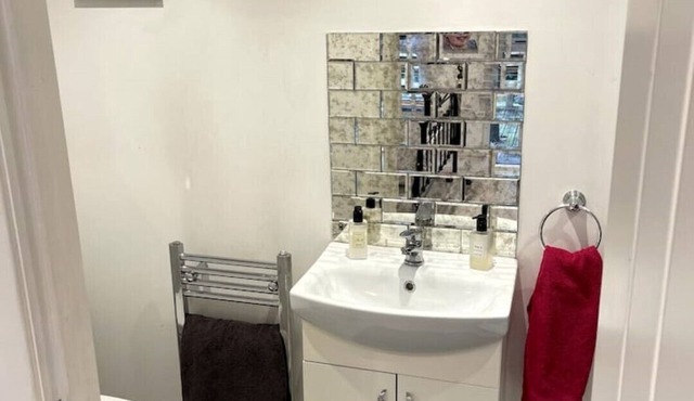 The Cabin - Arkley, Barnet