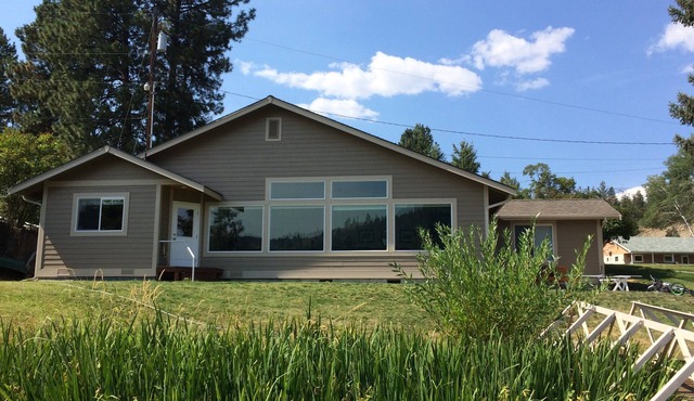 The Cabin at Curlew Lake - beautiful home with private dock