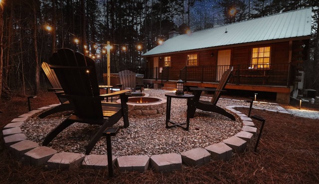 The Cabin At Hurdle Mills - Hot Tub & Fire Pit
