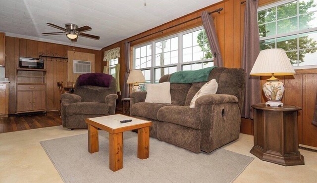 The Cabin at Prairie Hollow Camp: Lake Access, Boat Slip and More!