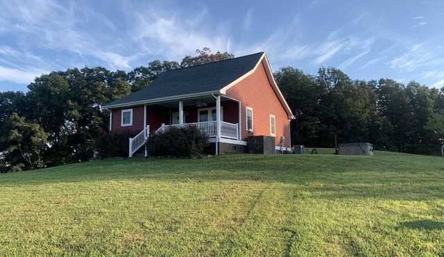 The Cabin at Sheep Creek: Private cabin/farmhouse with gorgeous views.